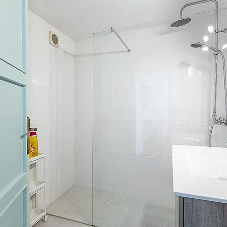 Diel Place Coronas アパート